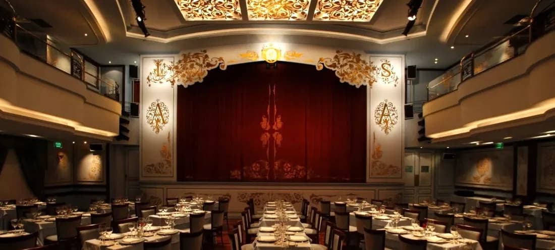 Cafe De Los Angelitos hall, Congreso
